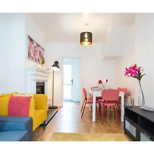  Apartment Carrington