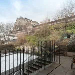 Charming 1 Bed With Castle View Appartement EDI