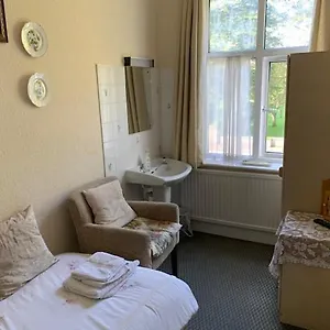 https://adams-house.yorkshirehotels.net